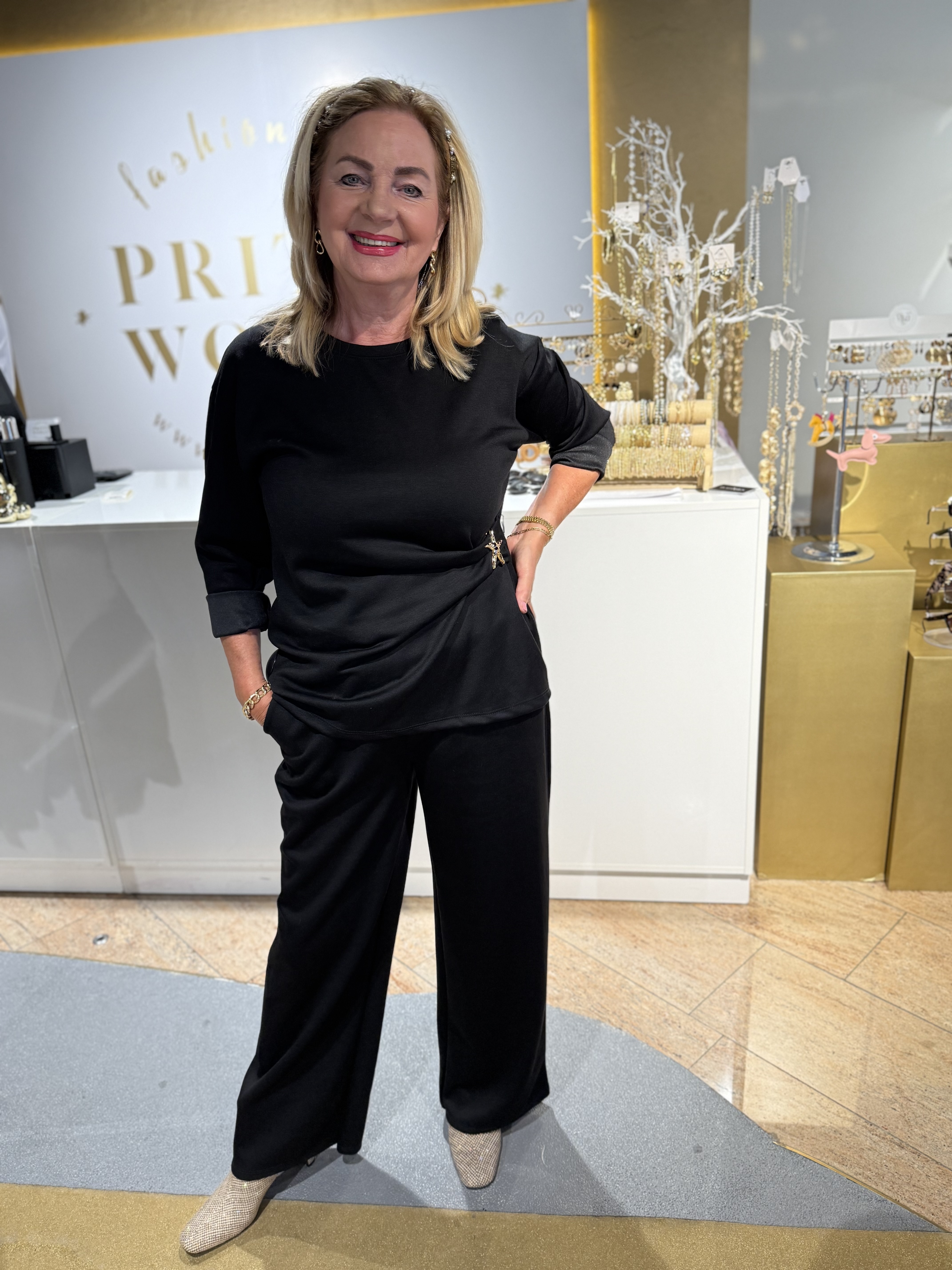 Star Fish Suit Black