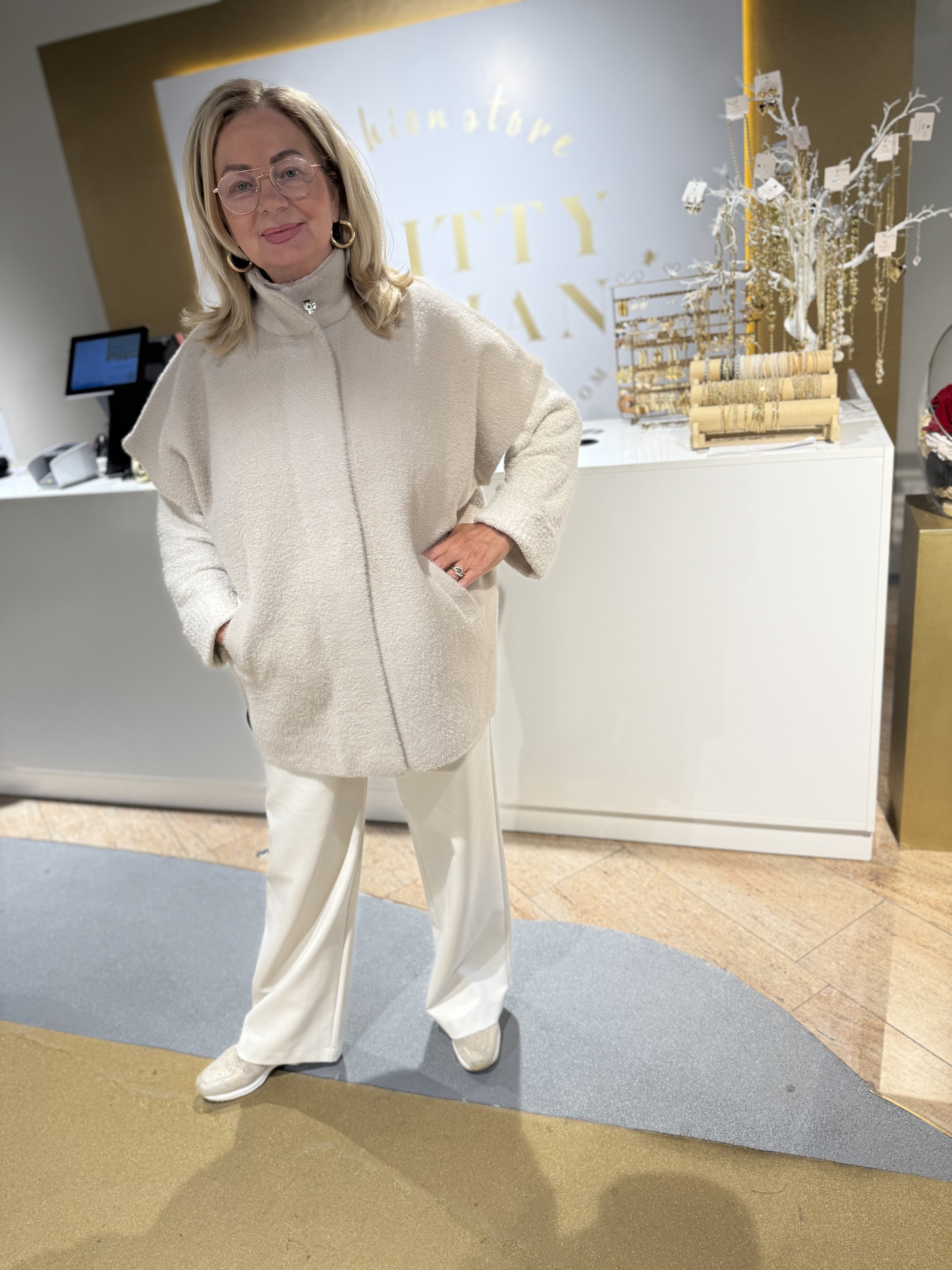 Rino & Pelle Shortsleeve Cape Helen Stone