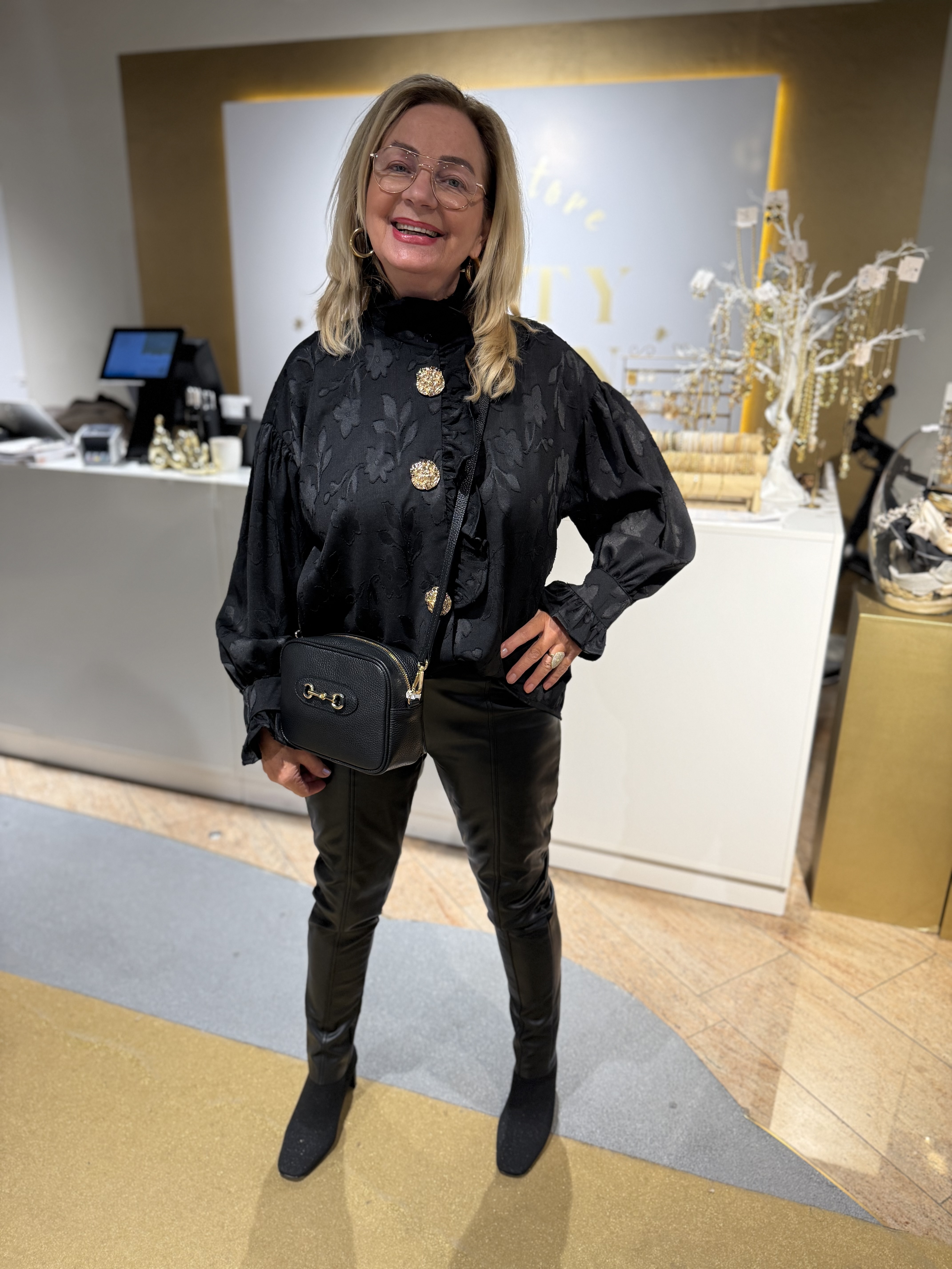 Roussle Blouse Big Button Black